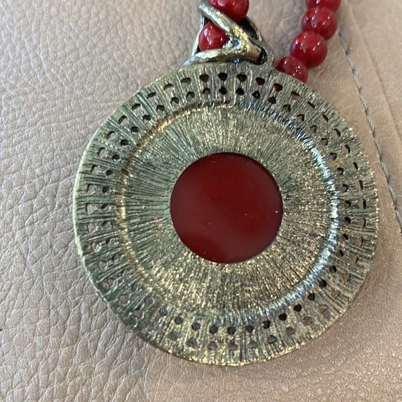 Vintage large medallion with red beaded necklace costume jewelry - Picture 6 of 6